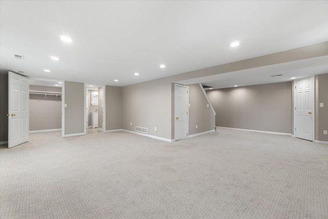 N39W27485 Hillside Grove ROAD, Pewaukee, WI 53072