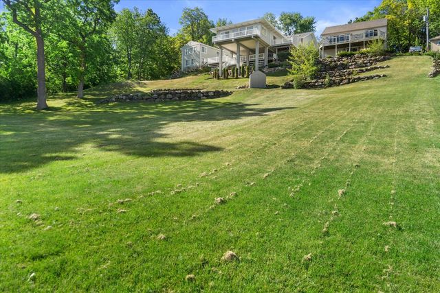 N39W27485 Hillside Grove ROAD, Pewaukee, WI 53072