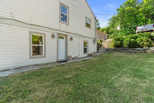 N39W27485 Hillside Grove ROAD, Pewaukee, WI 53072