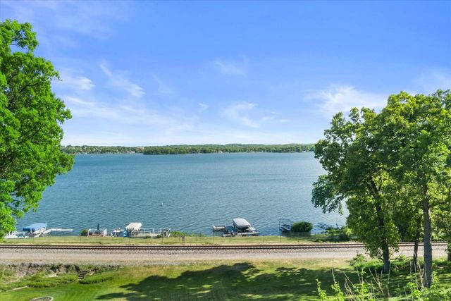 N39W27485 Hillside Grove ROAD, Pewaukee, WI 53072