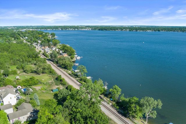 N39W27485 Hillside Grove ROAD, Pewaukee, WI 53072