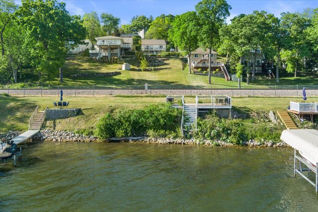 N39W27485 Hillside Grove ROAD, Pewaukee, WI 53072