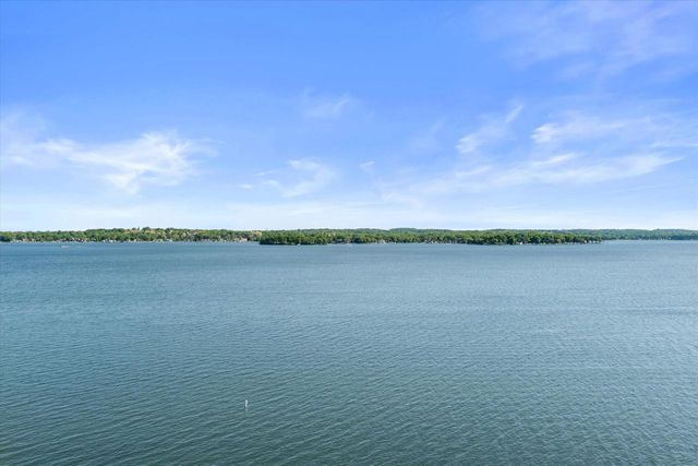 N39W27485 Hillside Grove ROAD, Pewaukee, WI 53072