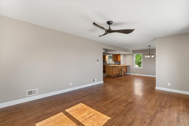 N39W27485 Hillside Grove ROAD, Pewaukee, WI 53072