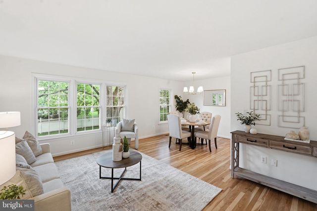 1827 ABBOTSFORD DR, Vienna, VA 22182