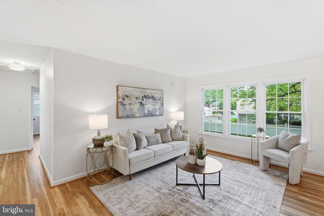 1827 ABBOTSFORD DR, Vienna, VA 22182