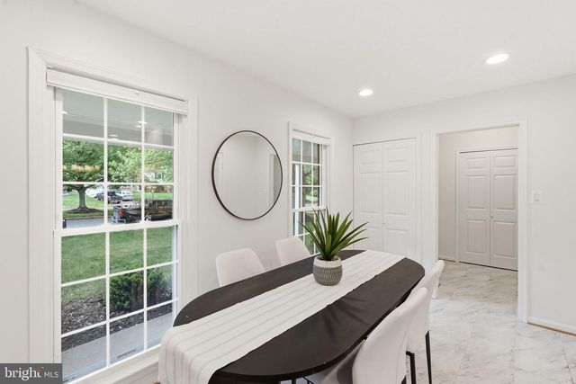1827 ABBOTSFORD DR, Vienna, VA 22182