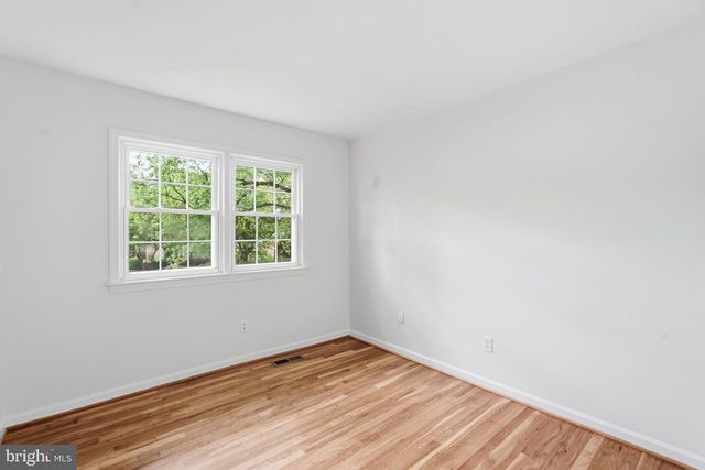 1827 ABBOTSFORD DR, Vienna, VA 22182