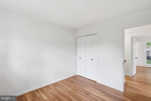 1827 ABBOTSFORD DR, Vienna, VA 22182