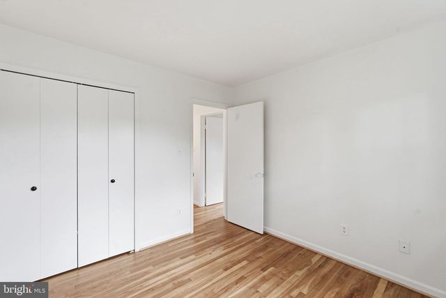 1827 ABBOTSFORD DR, Vienna, VA 22182