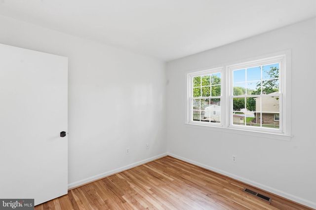 1827 ABBOTSFORD DR, Vienna, VA 22182
