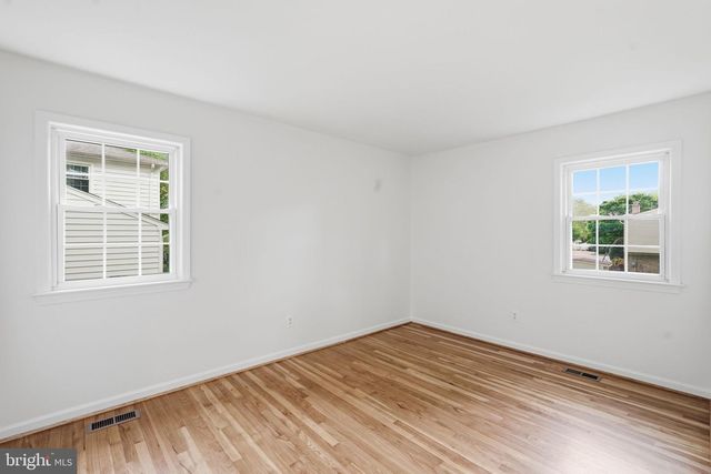 1827 ABBOTSFORD DR, Vienna, VA 22182