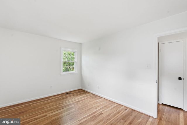 1827 ABBOTSFORD DR, Vienna, VA 22182