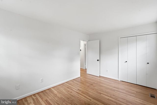 1827 ABBOTSFORD DR, Vienna, VA 22182