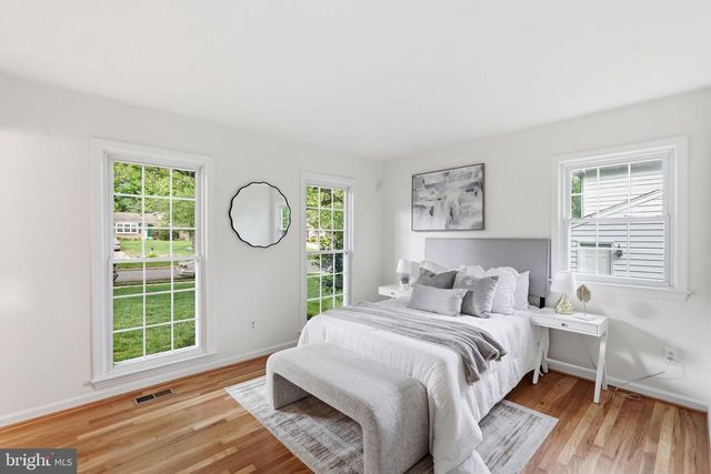 1827 ABBOTSFORD DR, Vienna, VA 22182