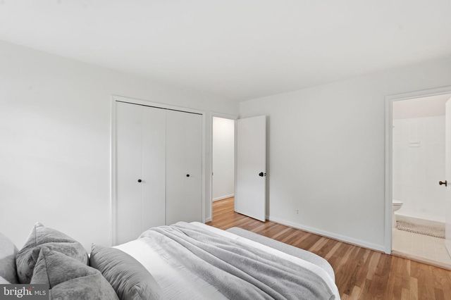 1827 ABBOTSFORD DR, Vienna, VA 22182