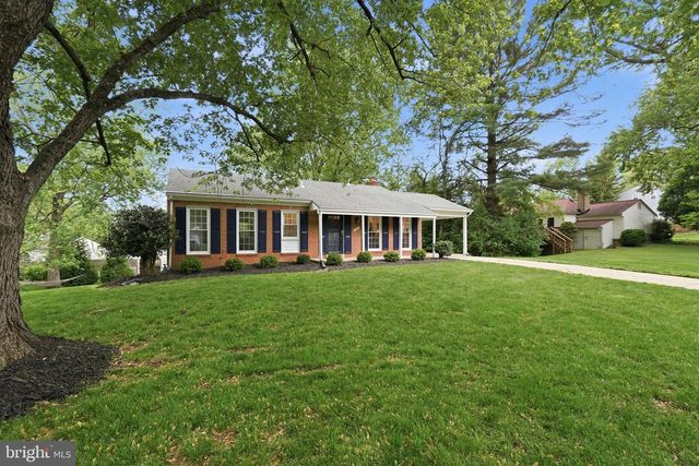 1827 ABBOTSFORD DR, Vienna, VA 22182