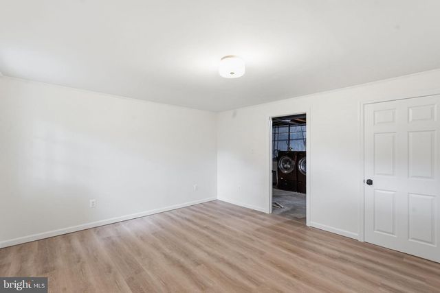 1827 ABBOTSFORD DR, Vienna, VA 22182