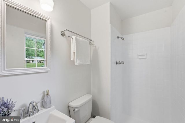 1827 ABBOTSFORD DR, Vienna, VA 22182