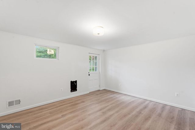 1827 ABBOTSFORD DR, Vienna, VA 22182