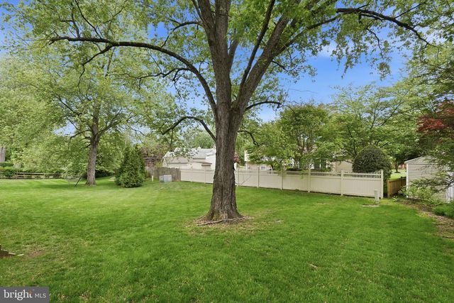 1827 ABBOTSFORD DR, Vienna, VA 22182