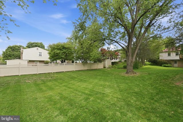 1827 ABBOTSFORD DR, Vienna, VA 22182