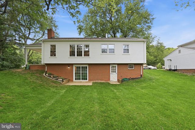 1827 ABBOTSFORD DR, Vienna, VA 22182