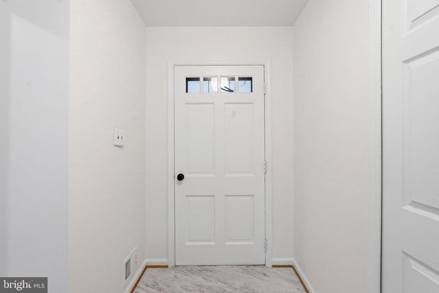 1827 ABBOTSFORD DR, Vienna, VA 22182