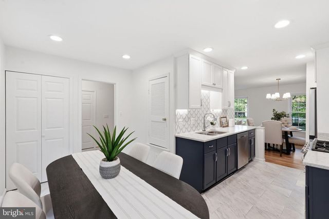 1827 ABBOTSFORD DR, Vienna, VA 22182
