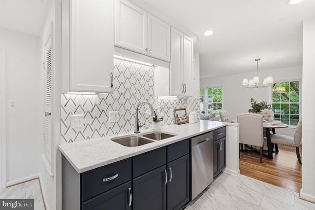 1827 ABBOTSFORD DR, Vienna, VA 22182