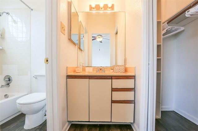 912 W 22nd ST 202, Austin, TX 78705