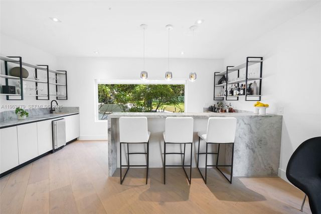 1961 S Oak Haven Cir, Miami, FL 33179