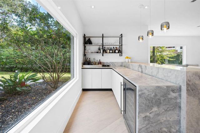 1961 S Oak Haven Cir, Miami, FL 33179