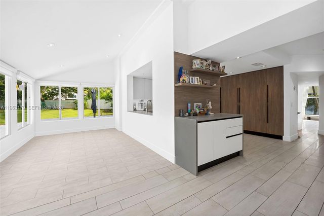 1961 S Oak Haven Cir, Miami, FL 33179