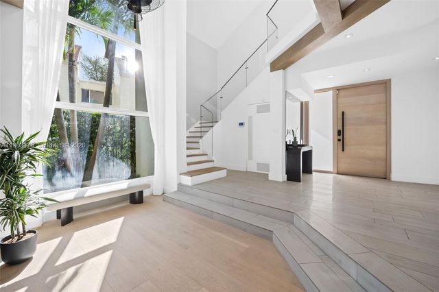 1961 S Oak Haven Cir, Miami, FL 33179