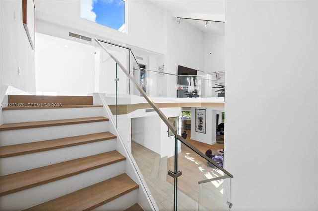 1961 S Oak Haven Cir, Miami, FL 33179