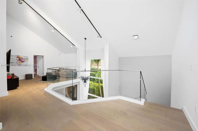 1961 S Oak Haven Cir, Miami, FL 33179