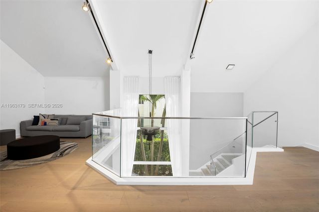 1961 S Oak Haven Cir, Miami, FL 33179