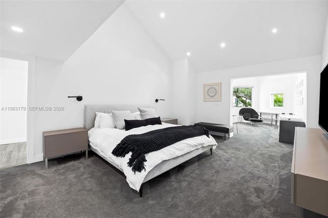 1961 S Oak Haven Cir, Miami, FL 33179