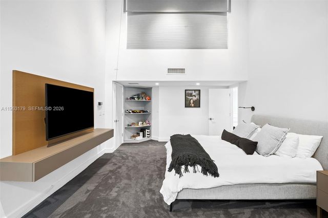 1961 S Oak Haven Cir, Miami, FL 33179