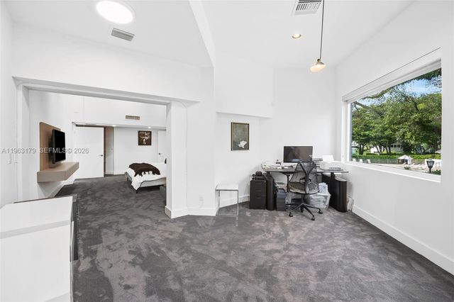 1961 S Oak Haven Cir, Miami, FL 33179