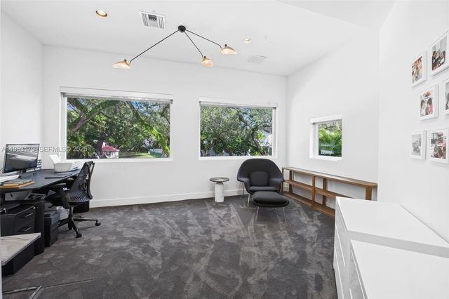 1961 S Oak Haven Cir, Miami, FL 33179