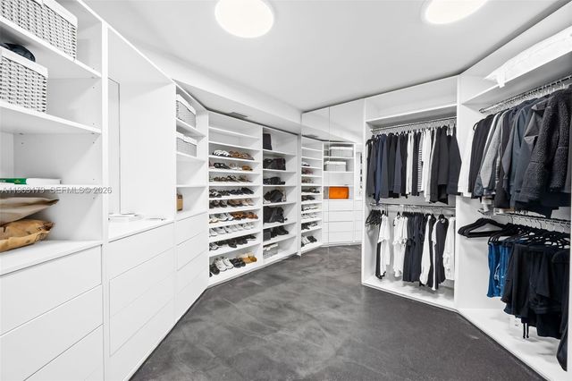 1961 S Oak Haven Cir, Miami, FL 33179