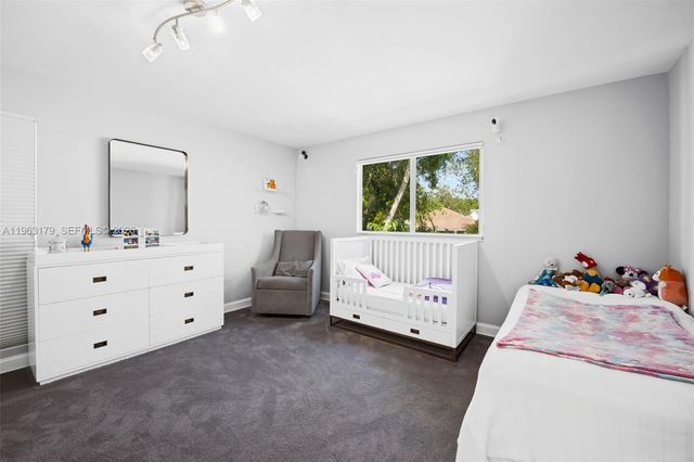 1961 S Oak Haven Cir, Miami, FL 33179