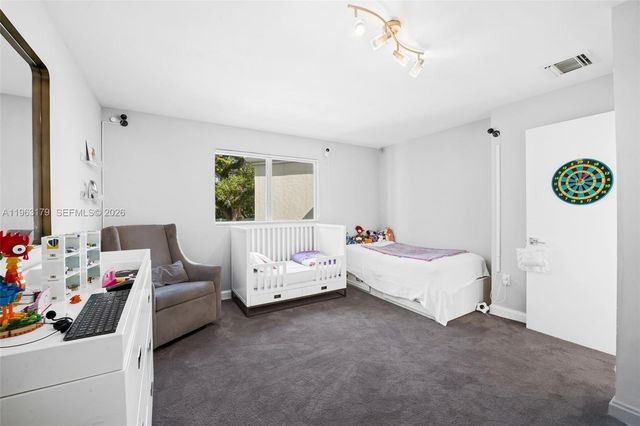 1961 S Oak Haven Cir, Miami, FL 33179