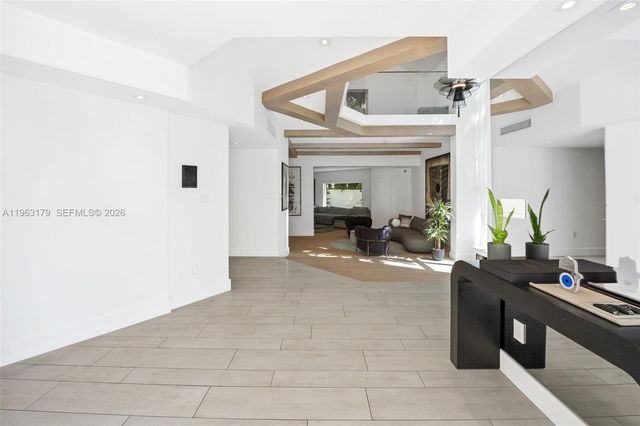 1961 S Oak Haven Cir, Miami, FL 33179