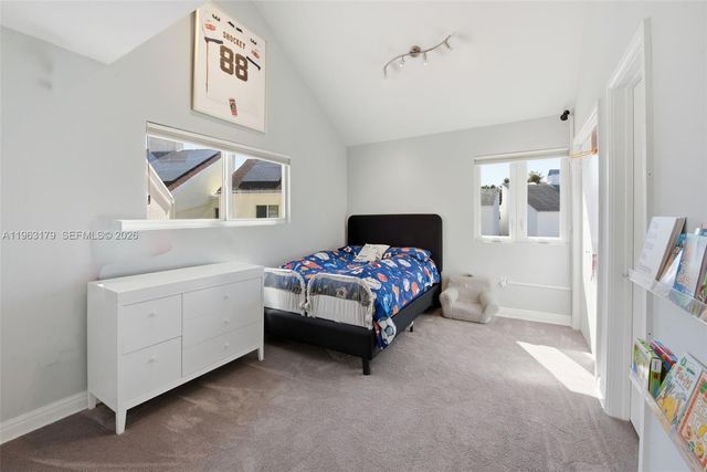 1961 S Oak Haven Cir, Miami, FL 33179