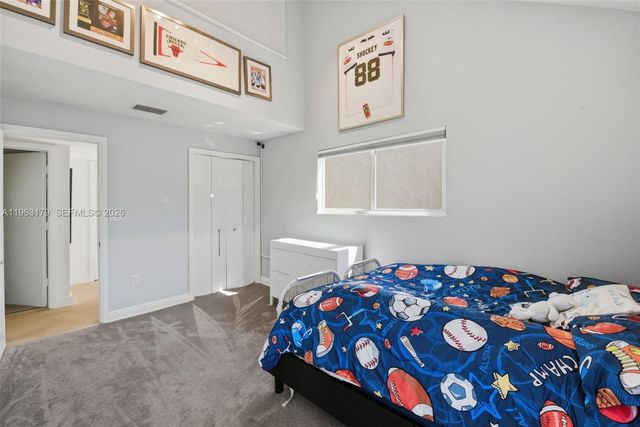 1961 S Oak Haven Cir, Miami, FL 33179