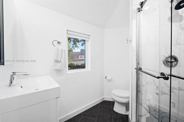 1961 S Oak Haven Cir, Miami, FL 33179