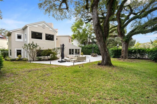 1961 S Oak Haven Cir, Miami, FL 33179